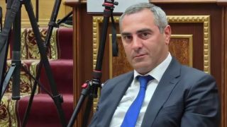 Գյումրիի քաղաքապետի պարտականությունները կատարող Ավետիս Առաքելյանը հրաժարվել է պատգամավորական մանդատից