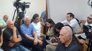 Հայրը՝ Գագիկ Ղազինյանը, Նարեկ Կարապետյանը, «Ուժեղ Հայաստան» կուսակցության անդամները՝ Դավիթ Ղազինյանի դատական նիստին