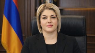 Ուրիշ տղամարդու կողքին չէի կարող նստել, ամուսնուս վարորդ եմ ընդունել. «Հրապարակ»