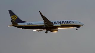 Ryanair ավիաընկերության ինքնաթիռի պատուհանը թռիչքի ժամանակ կnտրվել է. կա վիրավnր
