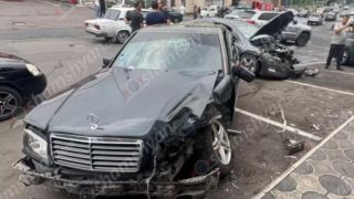 Երևանում բախվել է 4 մեքենա, կան վիրավnրներ