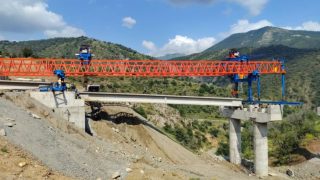 ՀՀ-ում առաջին անգամ Քաջարան-Ագարակ հատվածում կամուրջների հեծանները մոնտաժվում են կախովի հեծանատեղադրիչ կայանքի միջոցով
