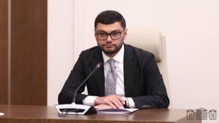 ԱԺ աշխատակազմի ղեկավար-գլխավոր քարտուղար Դավիթ Առաքելյանը պարգևատրվել է ԱԺ պատվո մեդալով