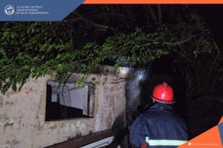 Հրդեհ է բռնկվել Կապանի դպրոցներից մեկի տարածքում գտնվող չշահագործվող շինության տանիքում