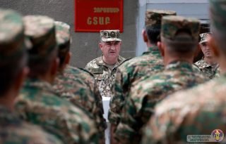 ՀՀ ԶՈՒ ԳՇ պետը հատուկ բանակային զորամիավորման անձնակազմին է ներկայացրել նորանշանակ հրամանատարին