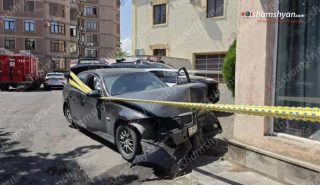 Երևանում «BMW»-ն բախվել է բնակչի քարե շինությանը. վարորդը մաhացել է