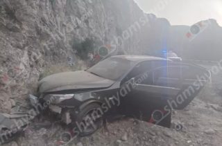 Վայոց ձորում 29-ամյա վարորդը «BMW»-ով դուրս է եկել ճանապարհի երթևեկելի գոտուց և բախվել ժայռին