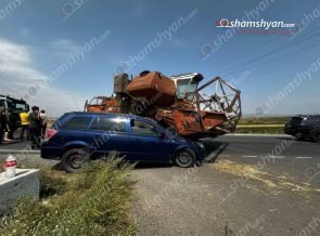 Գյումրի-Երևան ավտոճանապարհին բախվել են «Opel Astra»-ն և կոմբայնը․ կա վիրավnր
