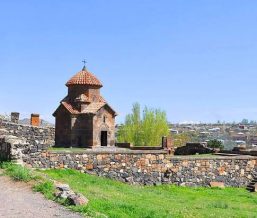 Նիկոլը քիչ էր, հիմա էլ աղանդավորներն են սկսել Եկեղեցու վրա հարձակվել