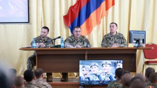 ԳՇ պետն այցելել է 2-րդ բանակային կորպուս, որի ենթակա զորամասում վերջերս զինվոր էր ինքնասպան եղել