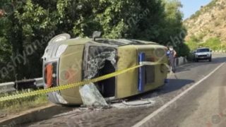 Երևան-Երասխ-Մեղրի ճանապարհին պաշտպանության նախարարության շտապօգնության մեքենան դեռևս անհայտ հանգամանքներում կողաշրջվել է