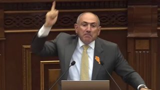 Այո՛, պտի նստեն, փորձվի մեկը չանի. ասել եմ «կզզացնելու եմ, կզզացնելու եմ»․ Փաշինյանը հունից դուրս եկավ