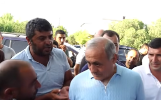 100 դրամով «ֆուռերին», 170-ով՝ չիր արտադրողներին․ դեղձի մթերումից դժգոհող գյուղացիների հարցերն անպատասխան են մնում  