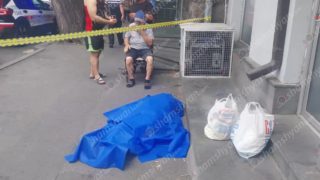 Նար-Դոս փողոցի շենքերից մեկի բակում հայտնաբերվել է կնոջ մարմին