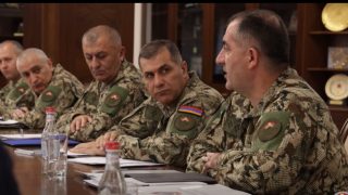Սուրեն Պապիկյանը խորհրդակցություն է անցկացրել բանակի նոր համազգեստի ներդրման ընթացքի վերաբերյալ