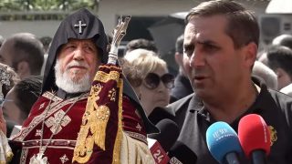 Հայ լինելը լոկ ազգանուն ու անձնագիր չէ. բոլորս հայ եկեղեցու խոնարհ զավակներ ենք. Արման Աբովյան
