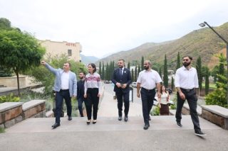 Ժաննա Անդրեասյանն այցելել է Կապանի և Գորիսի պետական դրամատիկական թատրոններ
