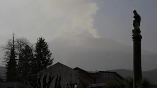 Էթնայի ժայթքումը դադարեցրել է չվերթների ընդունումը Կատանիայի օդանավակայանում