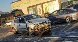 Ավտովթար՝ Արագածոտնի մարզում․ Հարթավան-Շենավան գյուղերի խաչմերուկում բախվել են «Opel Astra»-ն և «Ford Fusion»-ը․ կա վիրավոր