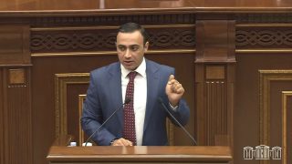 Տարոն Չախոյանն ամբիոնից վիրավորական արտահայտություն արեց՝ Ռուբինյանը չհորդորեց ներողություն խնդրել