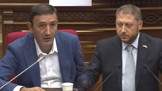 Ձեր թեկնածուներին չընտրելու համար վրեժխնդի՞ր եք լինում, որ մինչև հոկտեմբեր մնանք ԱԺ-ում. Թունյանը՝ Ֆարմանյանին