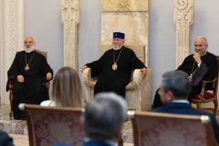 Ամենայն Հայոց Կաթողիկոսը ընդունեց ԱԺ պատգամավորների