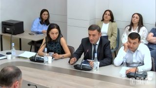 Ձեր հարցերի հասցեատերը էկոնոմիկայի նախարարն է. Բաբկեն Թունյանը փորձեց փրկել իրավիճակը