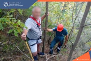 Փրկարարները Ալավերդիում ժայռի միջից 15 մետր խորությունից օտարերկրացու են դուրս բերել