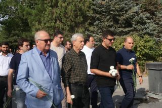 ՀՀԿ-ն Անկախության օրվա առիթով այցելեց Եռաբլուր․ Աբրահամյան
