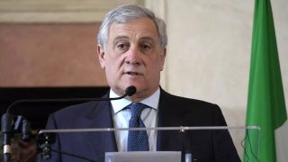 «Երկար կիսաշրջազգեստ»․ Իտալիայի ԱԳՆ ղեկավարի հայտարարությունը սկանդալի պատճառ է դարձել