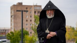 Ինչպիսին էլ լինեն նեղություններն ու խնդիրները, դրանց հանդիման գոտեպնդվնեք հույսով և անխախտ հավատով. մերժենք ամեն տեսակ անարդարություն, սուտ ու անօրինություն. Վեհափառ Հայրապետ
